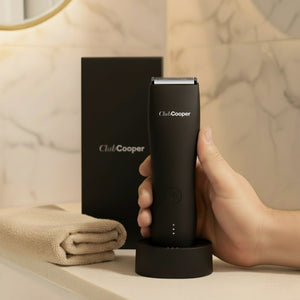 Tondeuse noire lumière chaleureuse salle de bain